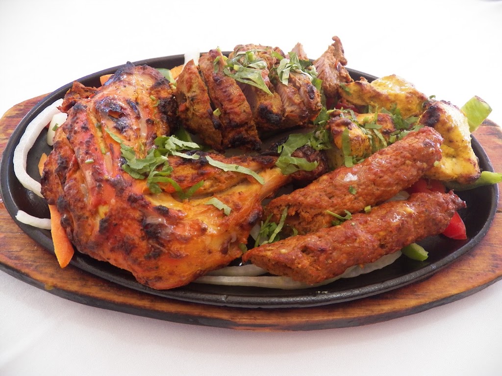 Gulzar Indian Punjabi Restaurant Marbella — Comida y bebida