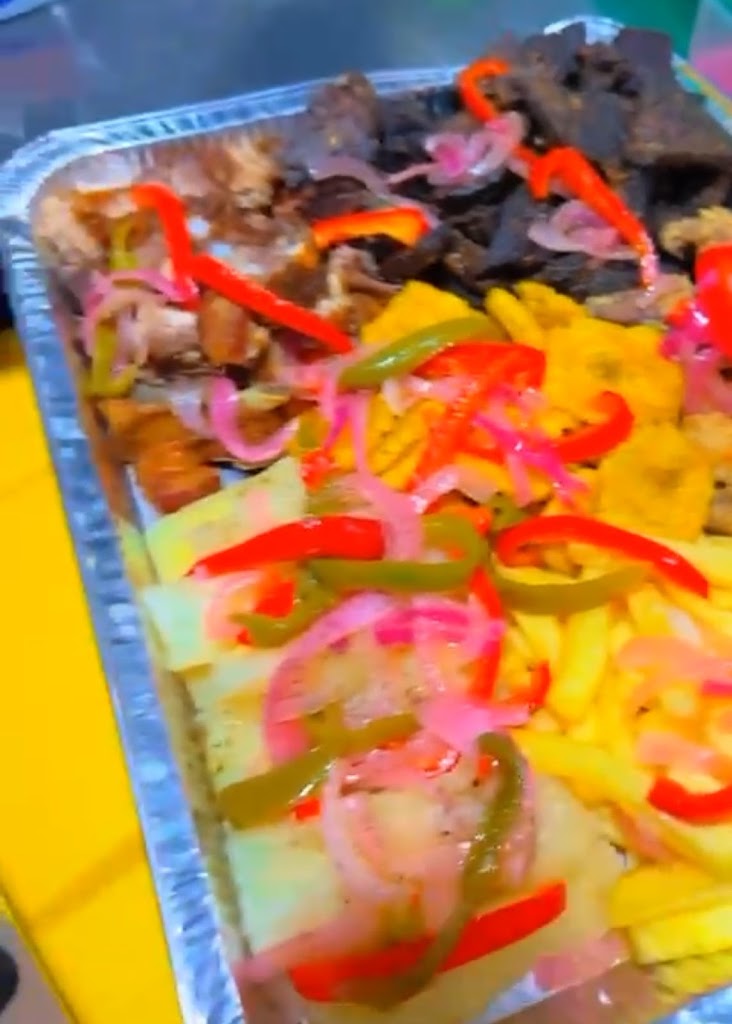 La esquina cibaena — Comida y bebida