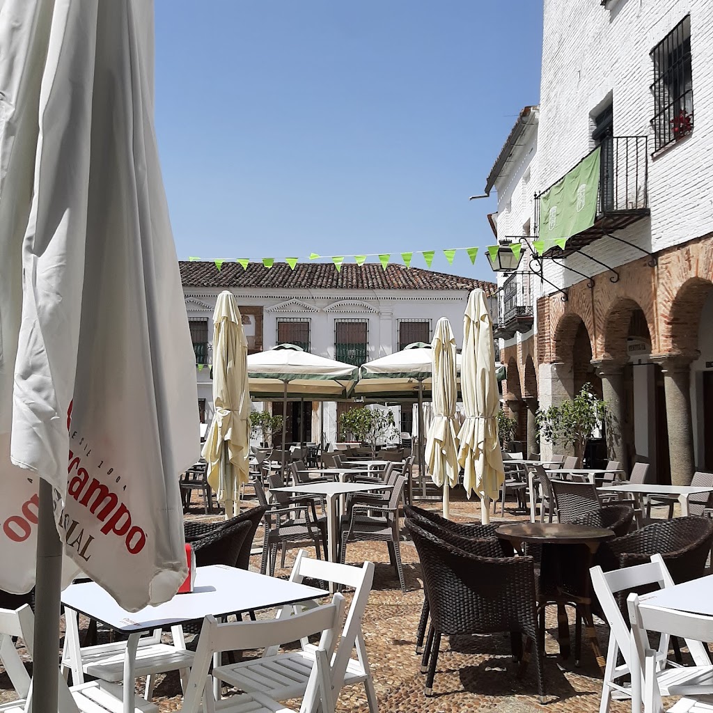 Sevilla La Chica — Ambiente