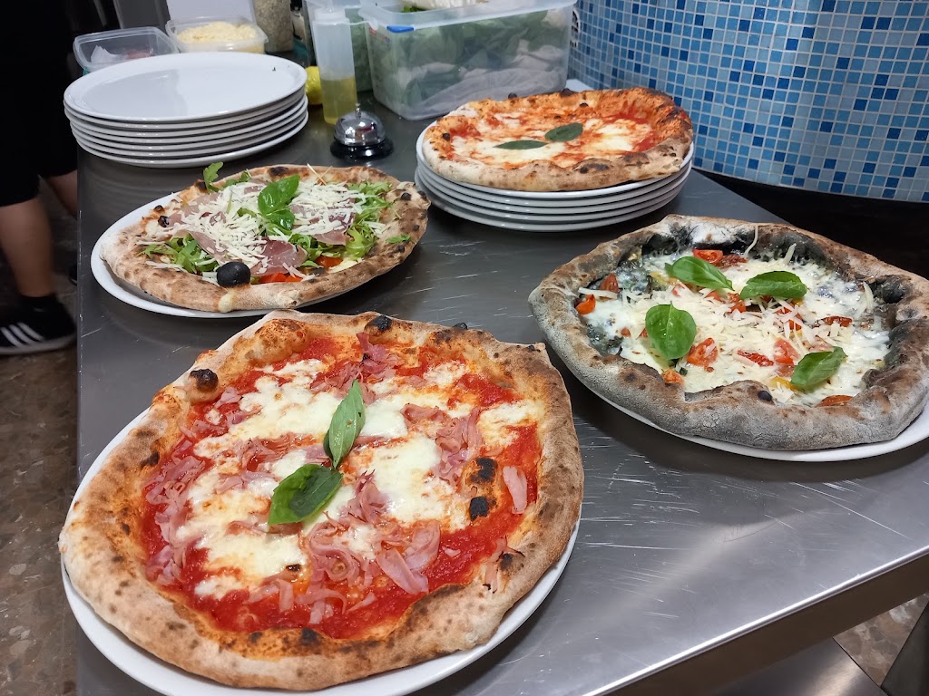 Los Napolitanos Original Rota — Comida y bebida