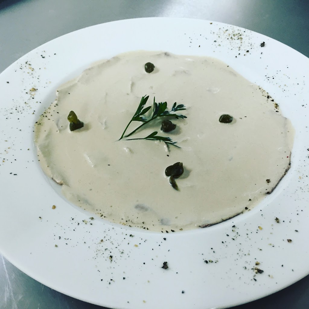 Gigi's Piccolo Ristorante — Comida y bebida