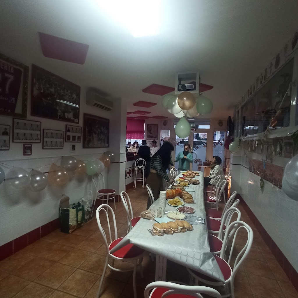 Pena Sevillista La Giralda — Ambiente