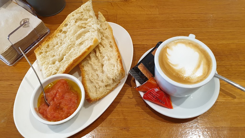 Cafeteria Panetela — Coffee cake