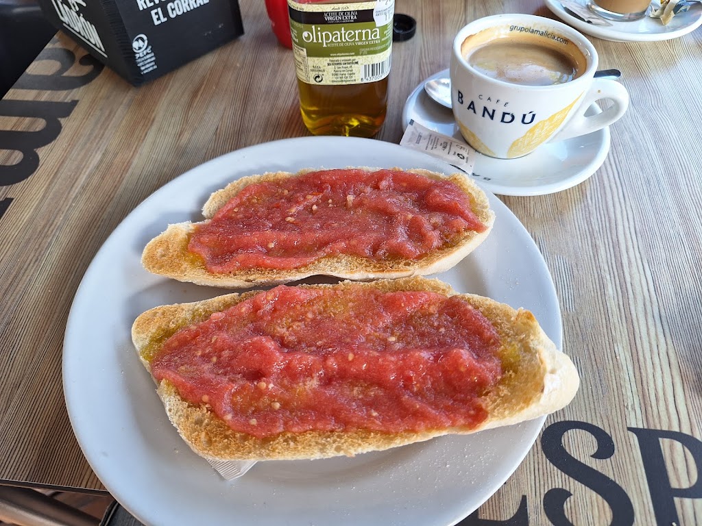 Bar La Musica — Comida y bebida