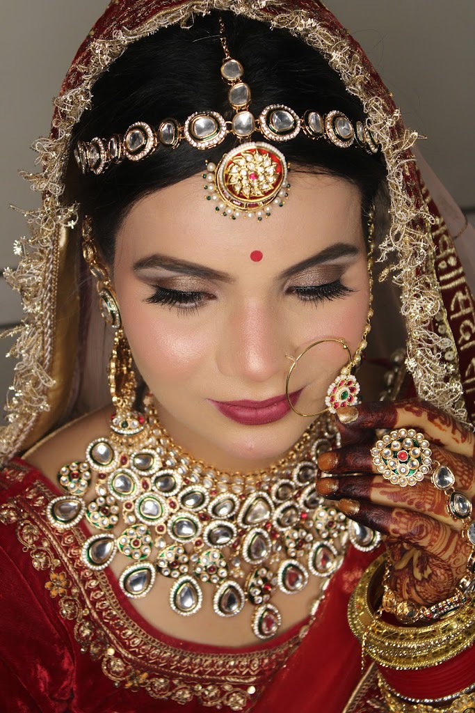 Maxx Salon Gumanpura