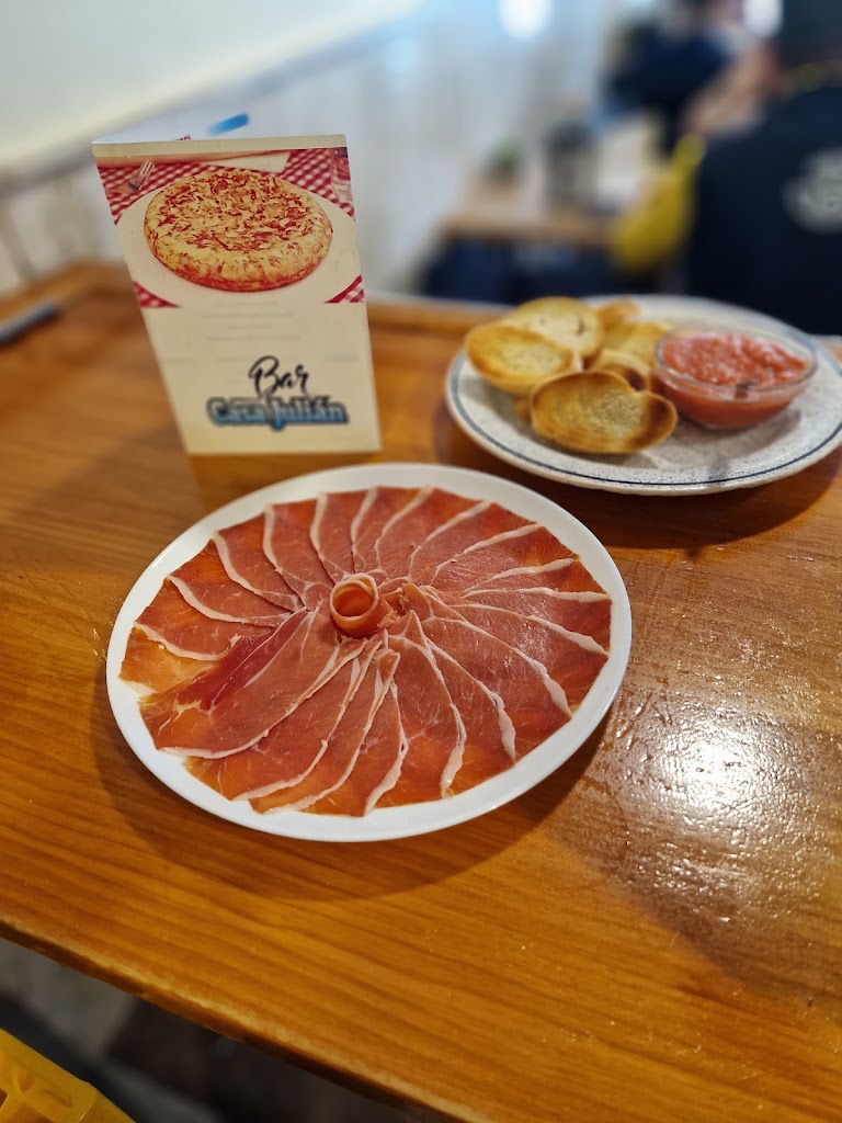 Bar Casa Julian — Comida y bebida