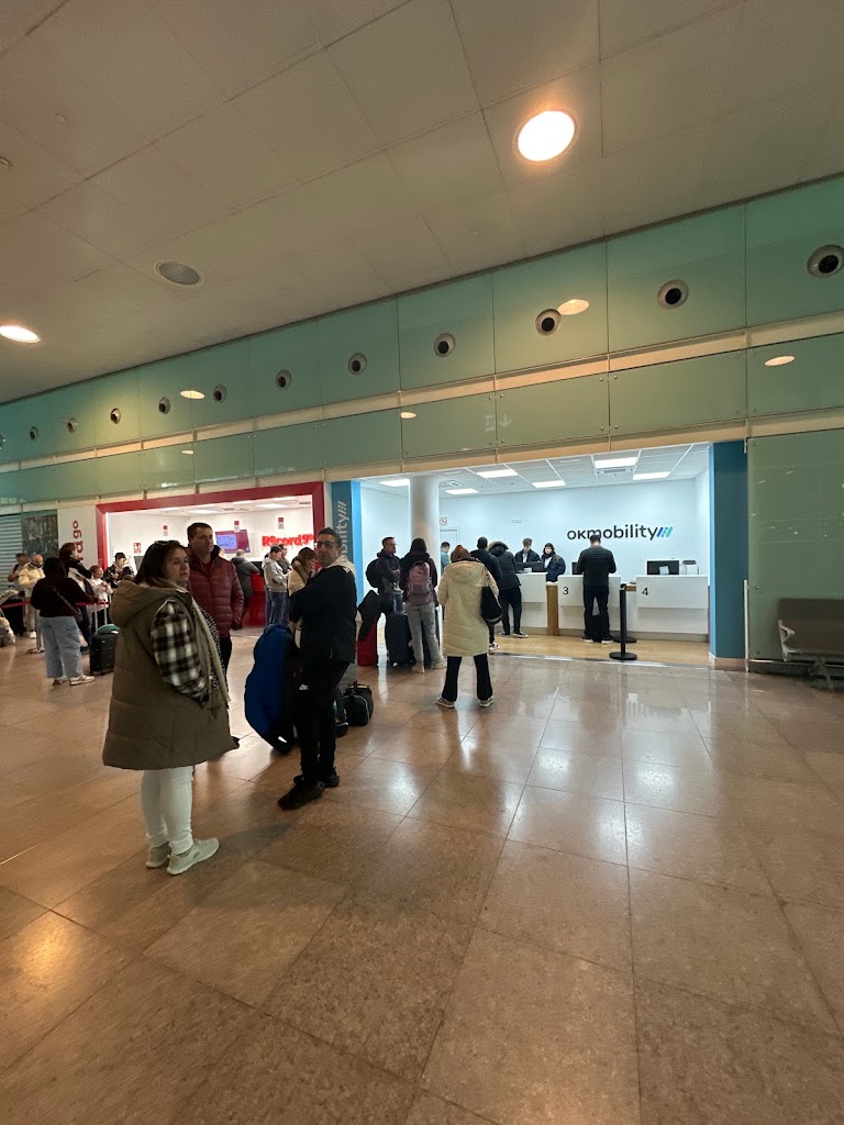 OK Mobility - Barcelona Aeropuerto T1 y T2 — Interior