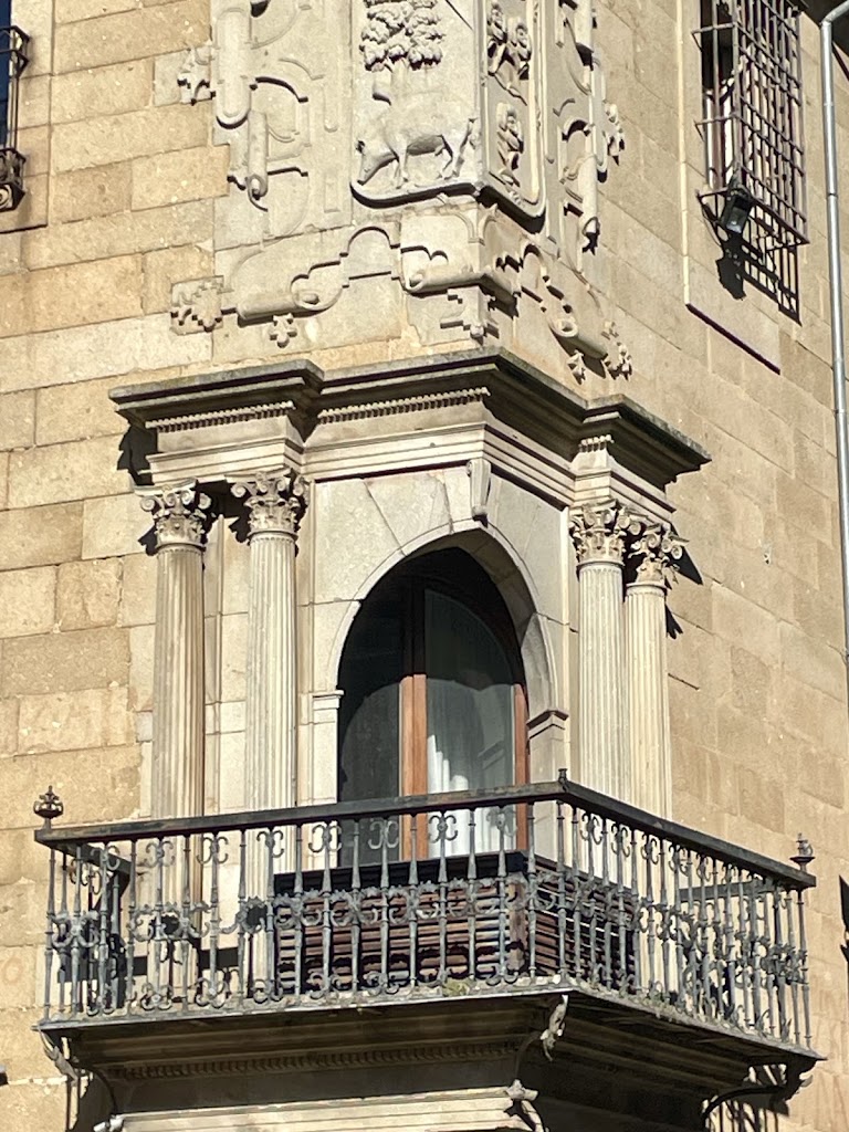 Lola Munoz Martin.- Guia Turistica en Plasencia