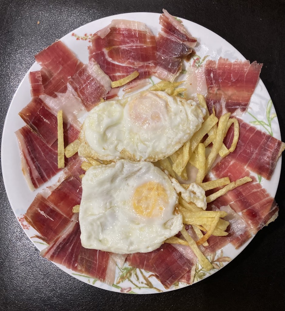 Cafe Bar Ibran — Comida y bebida