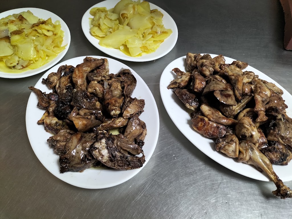 Bar Restaurante Cervantes — Comida y bebida
