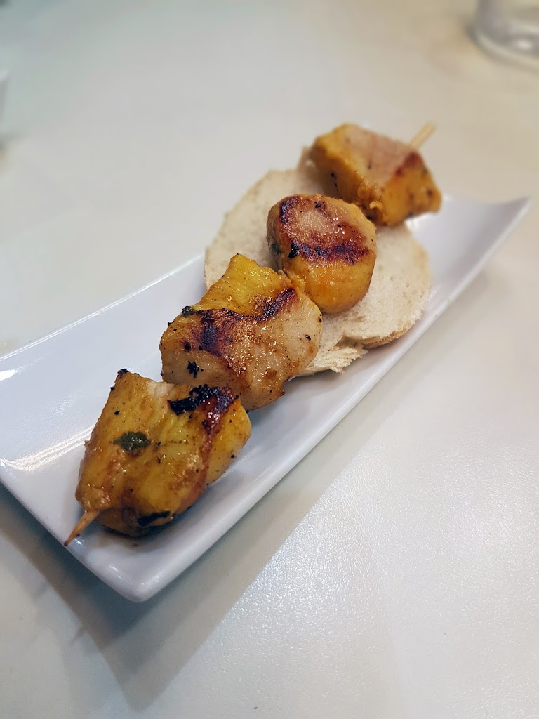 Gastrobar Las Ninas — Comida y bebida
