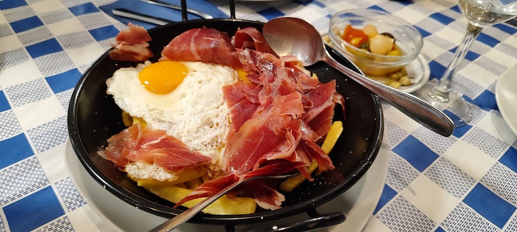 Restaurante El Chipiron II — Comida y bebida