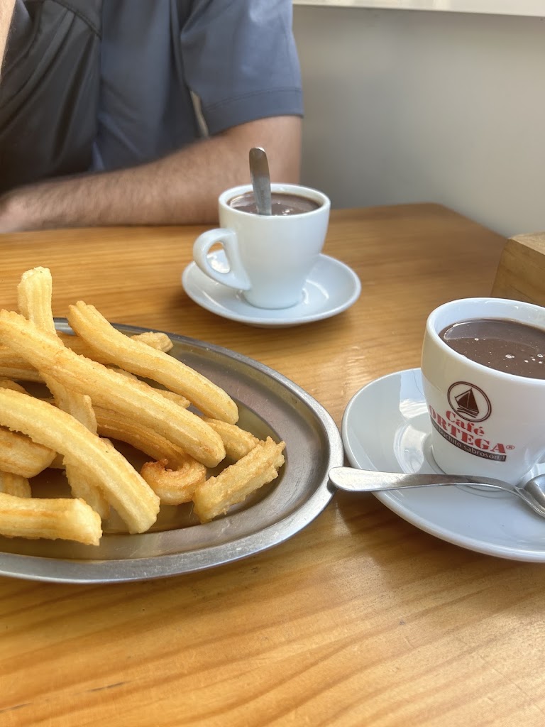 Restaurante churreria Las Cruces — Comida y bebida