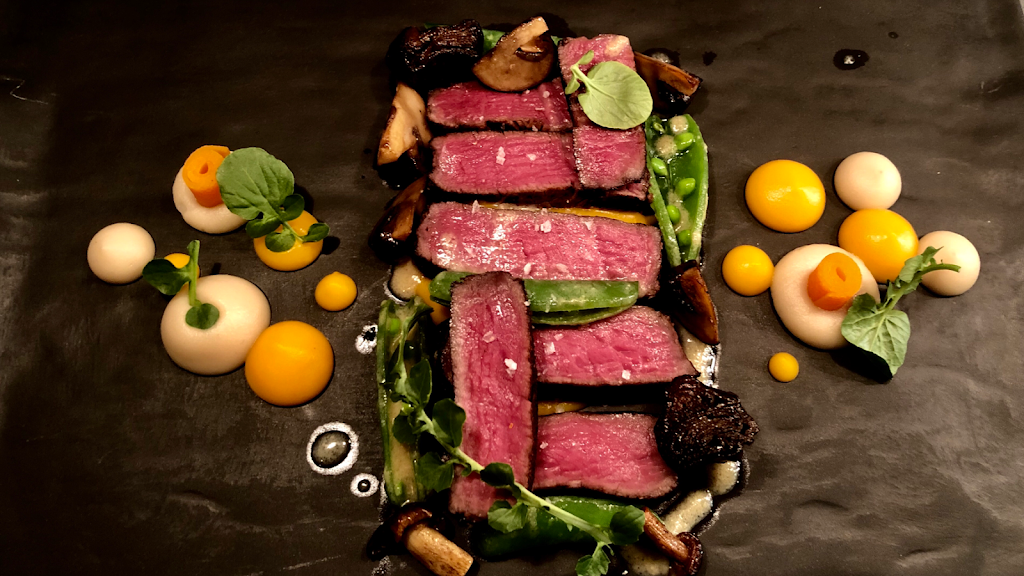 RESTAURANTE CANELA — Comida y bebida