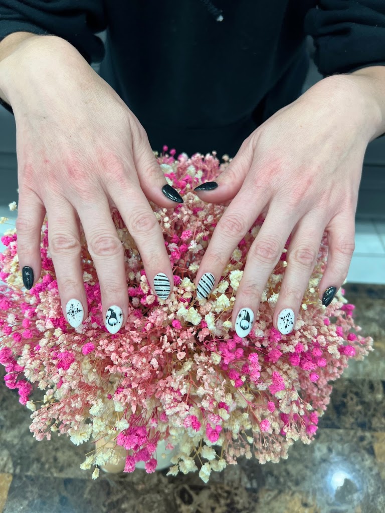 CRYSTAL NAILS - Johnston, IA