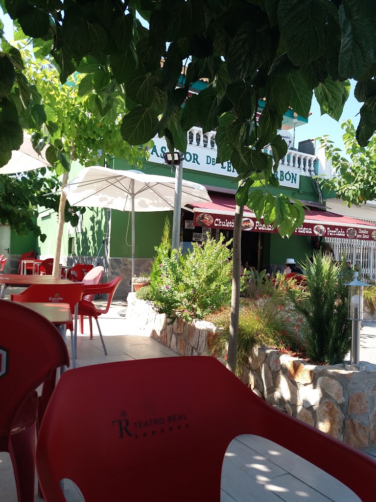 Restaurant Lena y Carbon — Ambiente