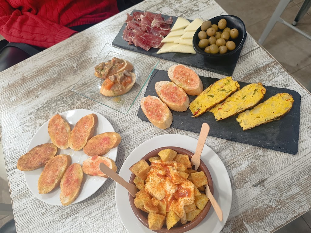Bar Mogoda — Comida y bebida