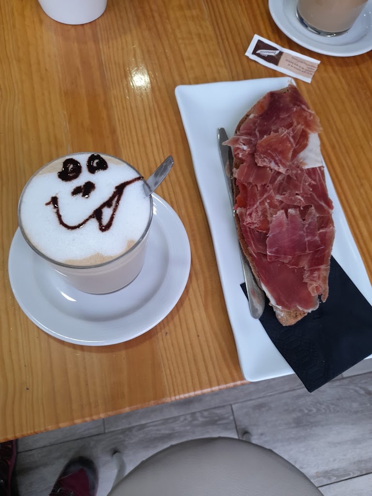 CARRERA CAFE BERJA — Comida y bebida