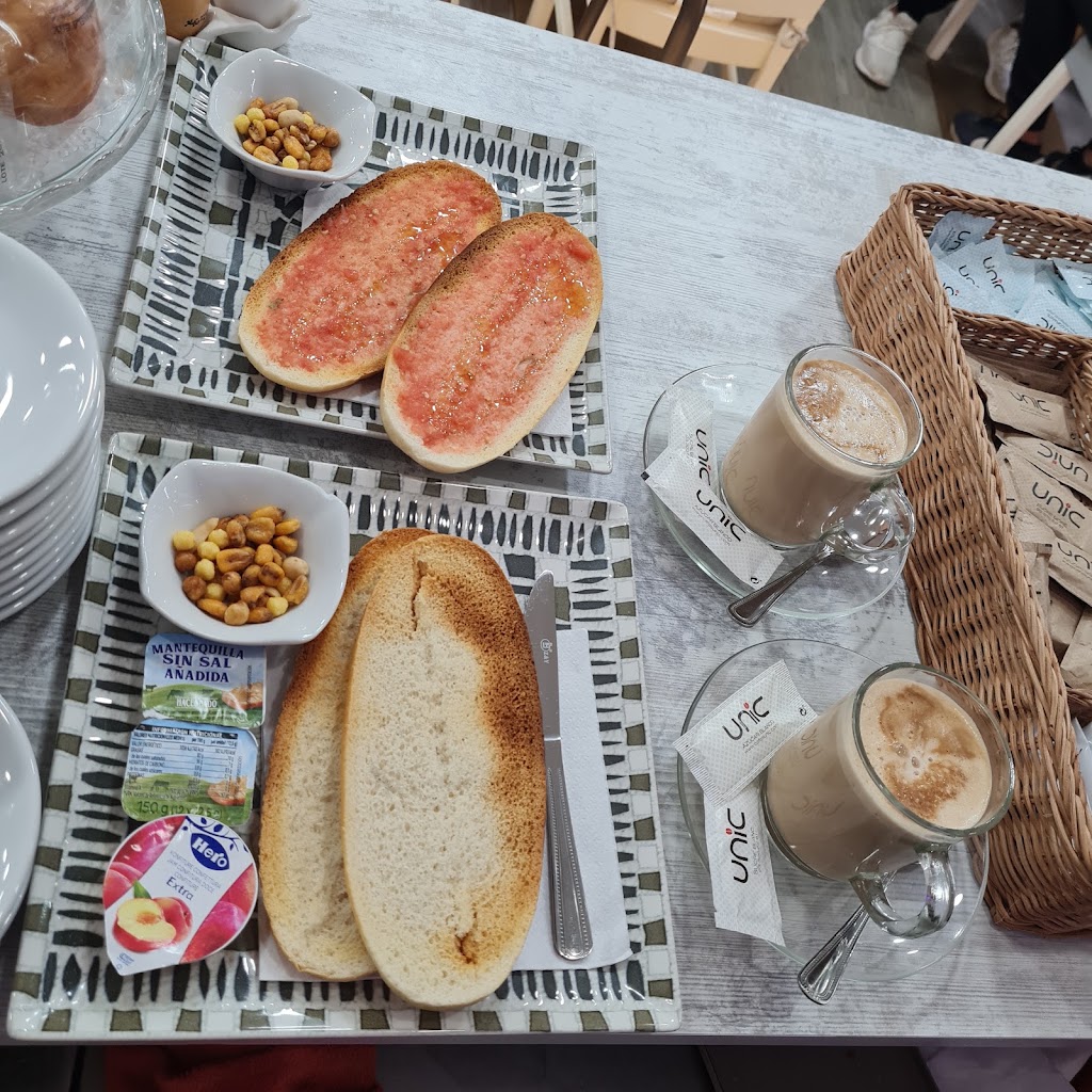 Milu Cafeteria — Comida y bebida