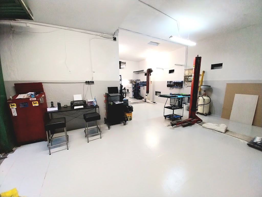 Talleres Roll Cars — Interior