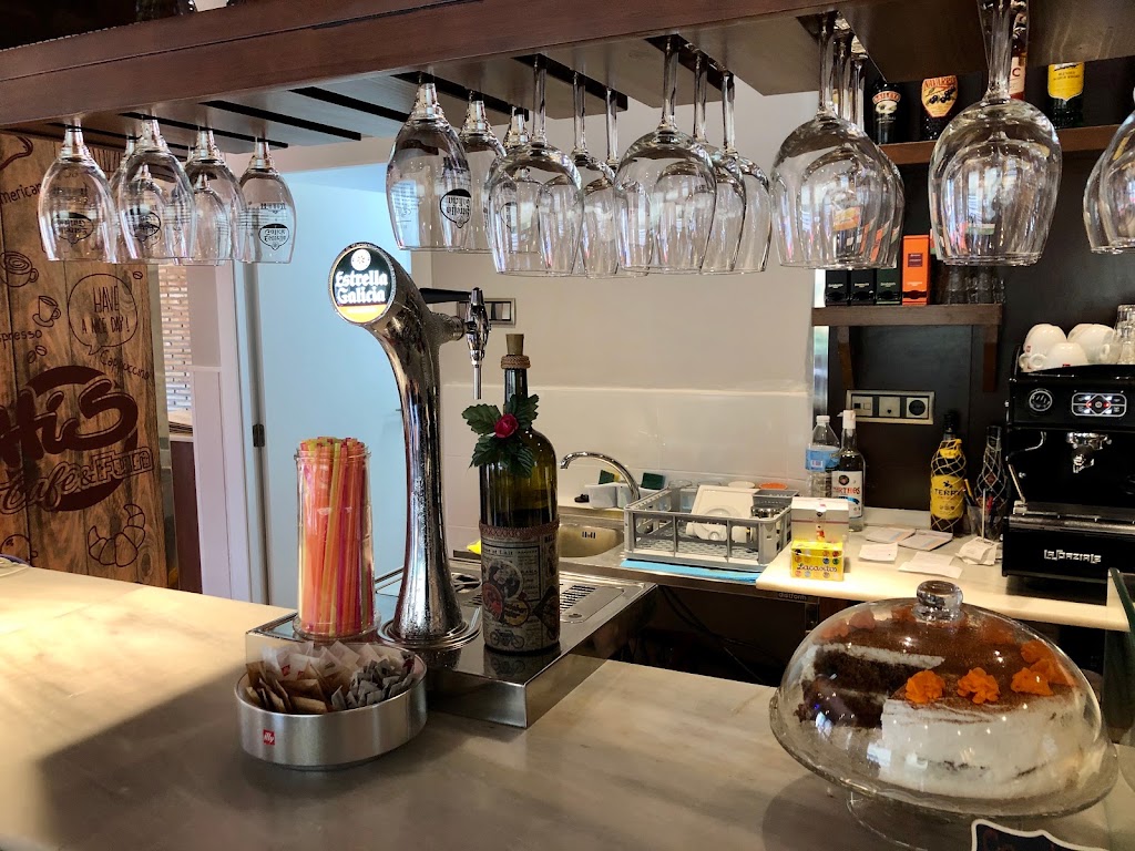 Hi5 Cafe & Fun - Betera — Comida y bebida