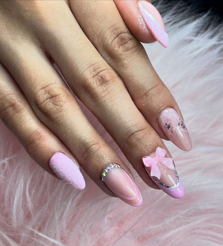 Moon Nails & Art Studio