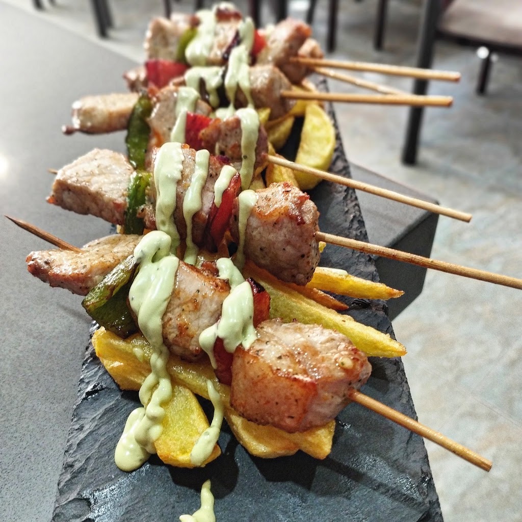 Bar Barullo Taperia — Comida y bebida