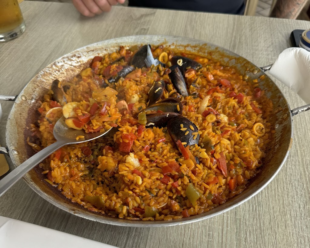 Restaurante en Torre Del Mar - Taberna Padre Pio — Paella