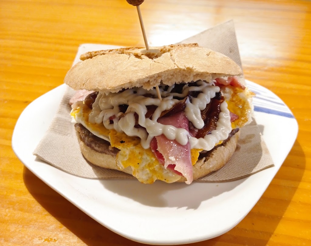 L'Anden Bar — Comida y bebida