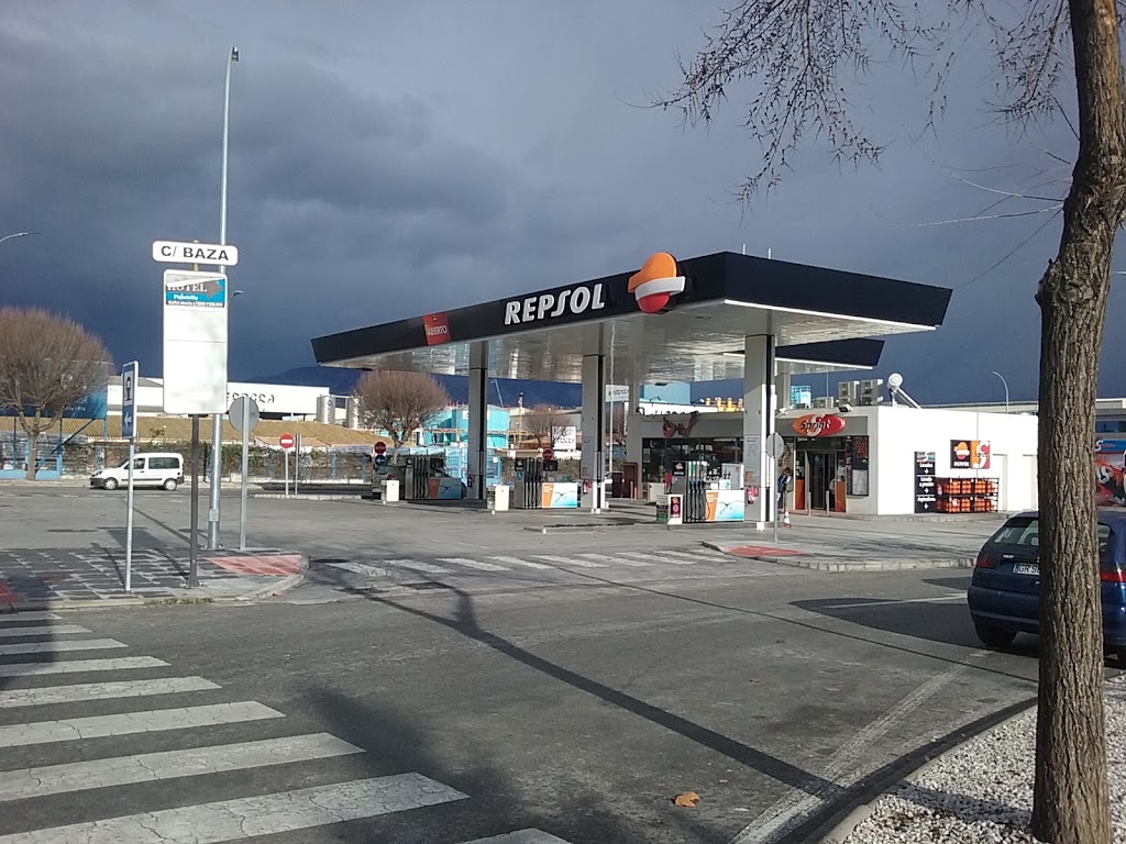 Estacion de Servicio Repsol — Surtidor de combustible