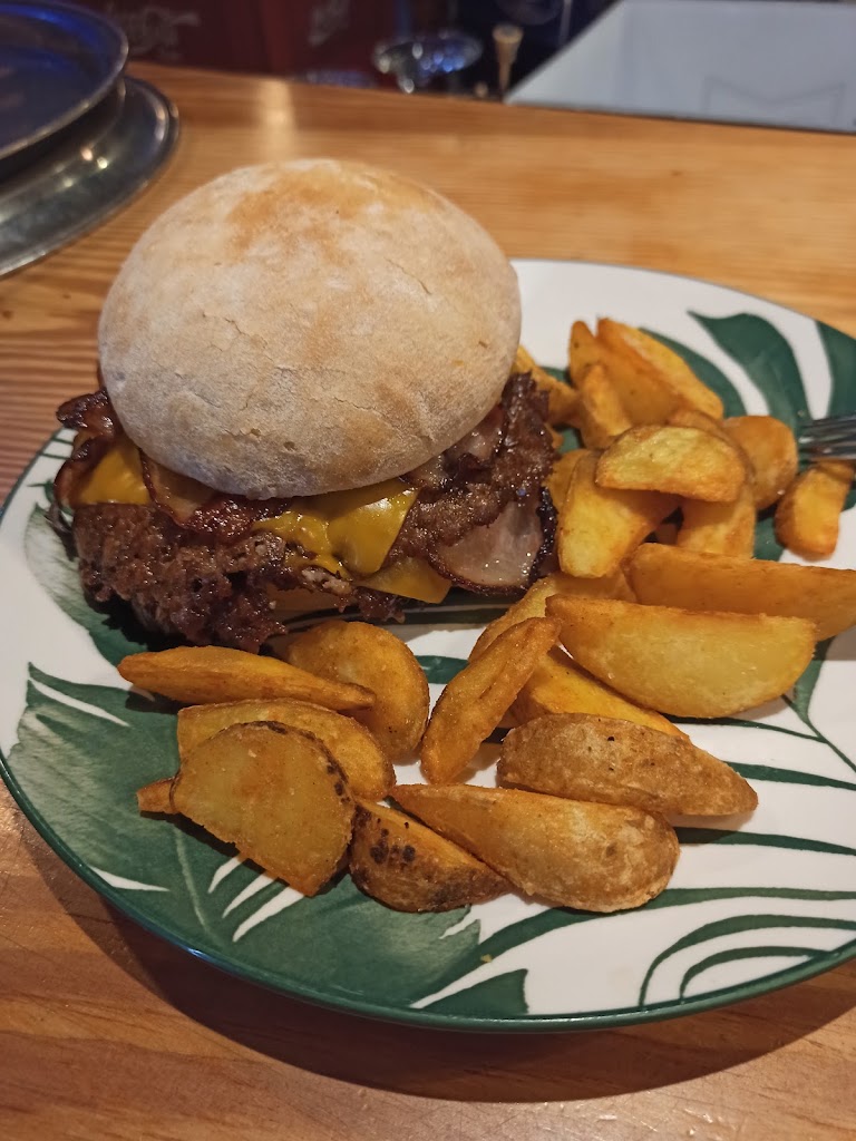Bar Manhattan Food&Drinks — Comida y bebida
