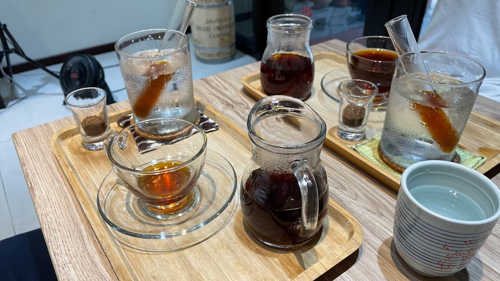 手沖咖啡 植咖啡 自家烘焙Drip CoffeコーヒーCafé 專售咖啡豆 咖啡沖煮課程 南京三民 No甜點 近佳德 的照片