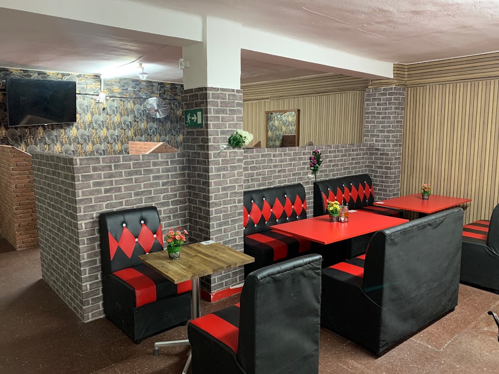 Lahori Doner Kebab I Pizzeria — Ambiente