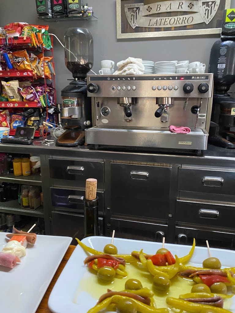 Bar Lateorro — Comida y bebida