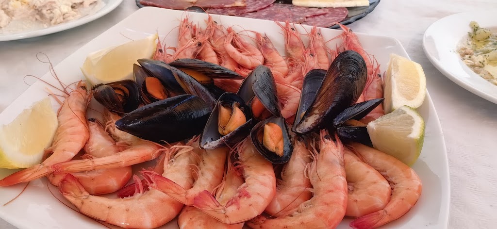 Bar Hermanos Zarcos — Comida y bebida