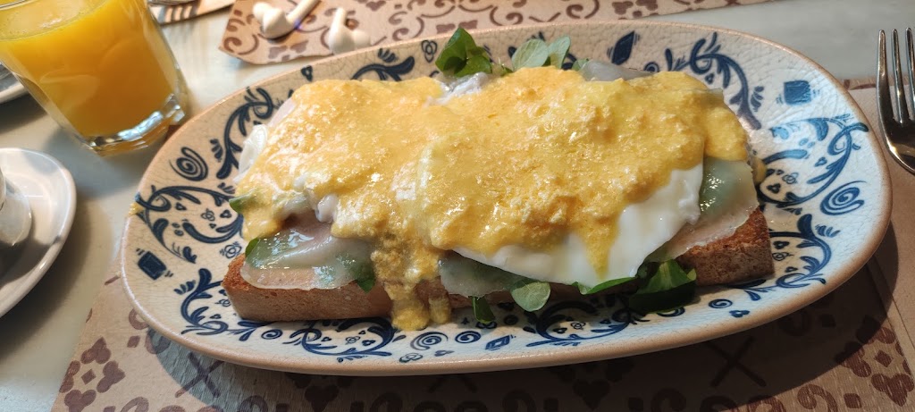 Bistro de Capellanes — Comida y bebida