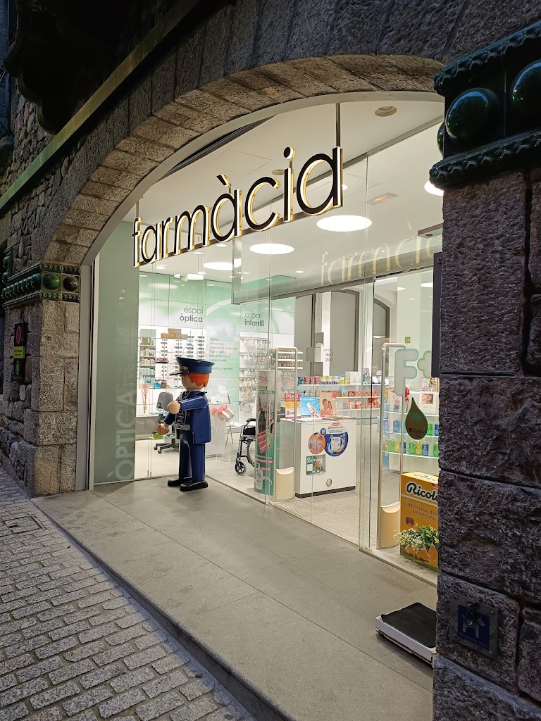 Farmacia Pujol Surinach, Marti