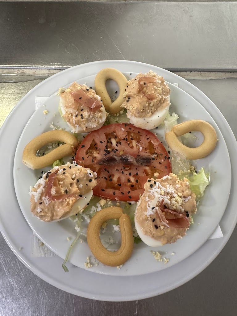 Restaurante El Chef by Lucrecia — Comida y bebida