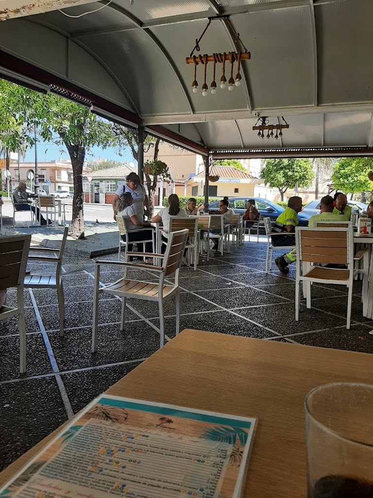 Las Palmeras Bar Cafe — Ambiente