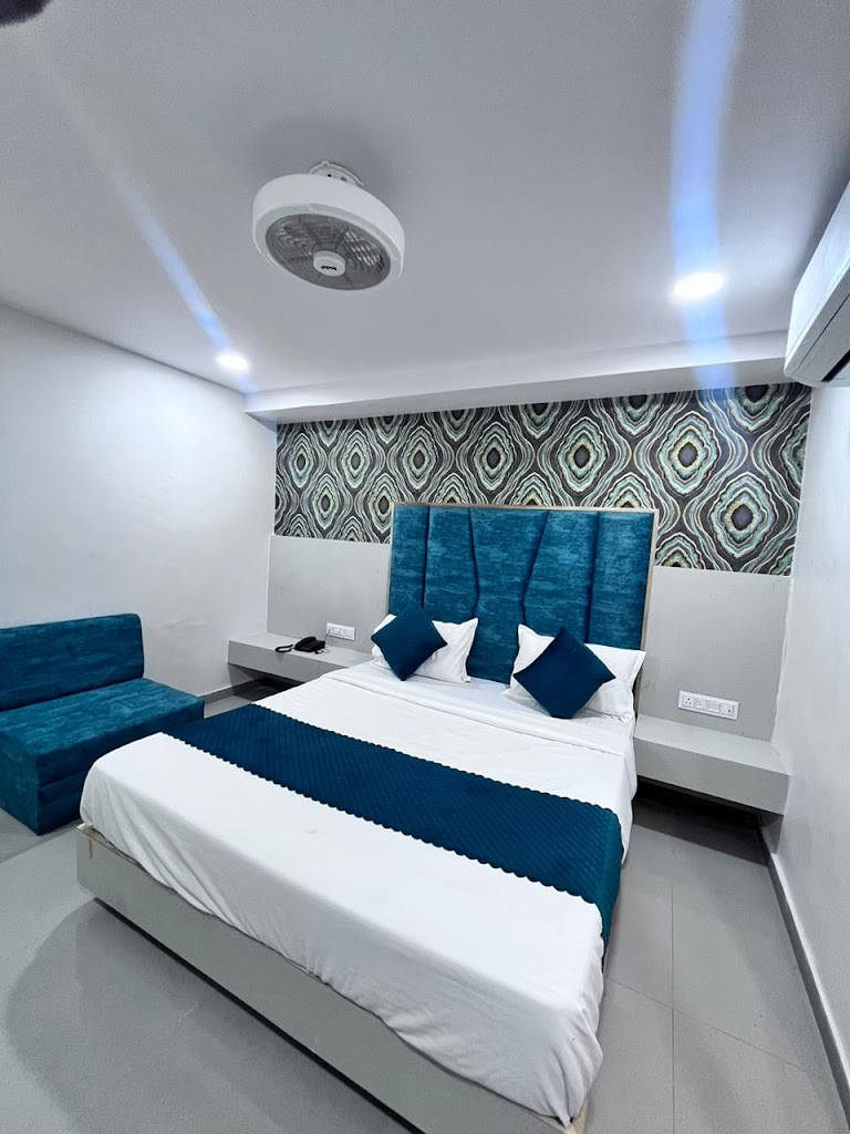 Hotel Grey Sky