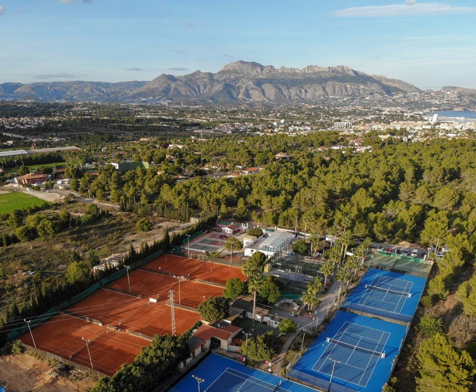 IQL Sports | Tennis and Padel Club