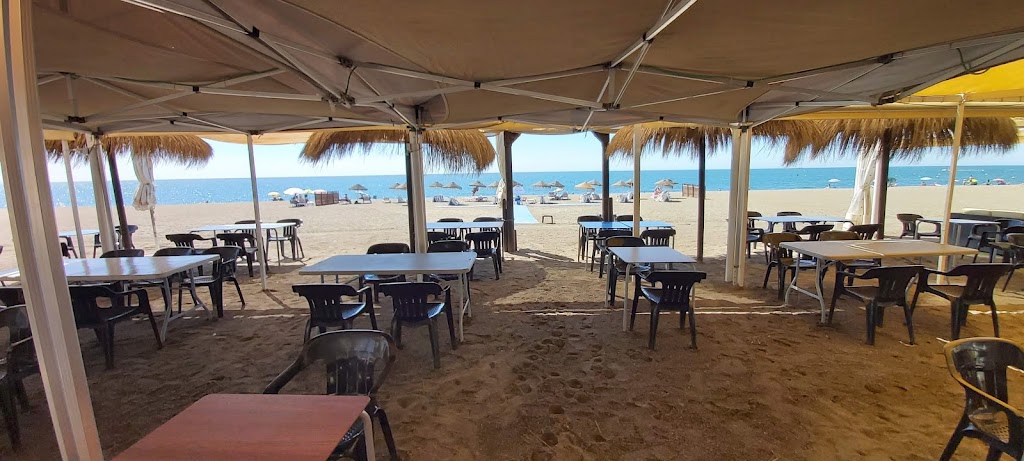 Chiringuito Rompeolas — Ambiente