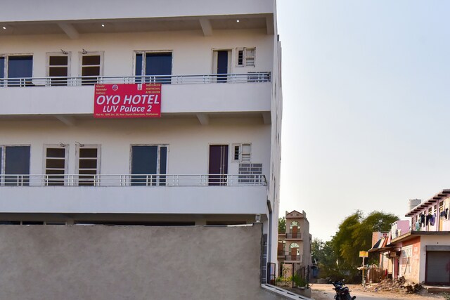 Spot On 77058 Hotel Luv Palace 2