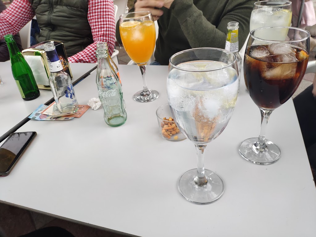 Cafeteria Pub Calusa — Comida y bebida
