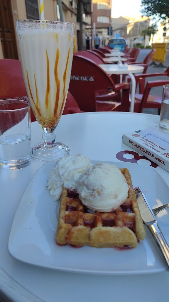 Heladeria La Jijonenca — Comida y bebida