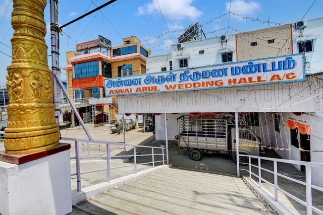 Oyo Flagship Sri Devi Mahal