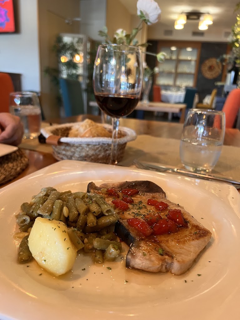 GABRIELA TABERNA & RESTAURANTE — Comida y bebida