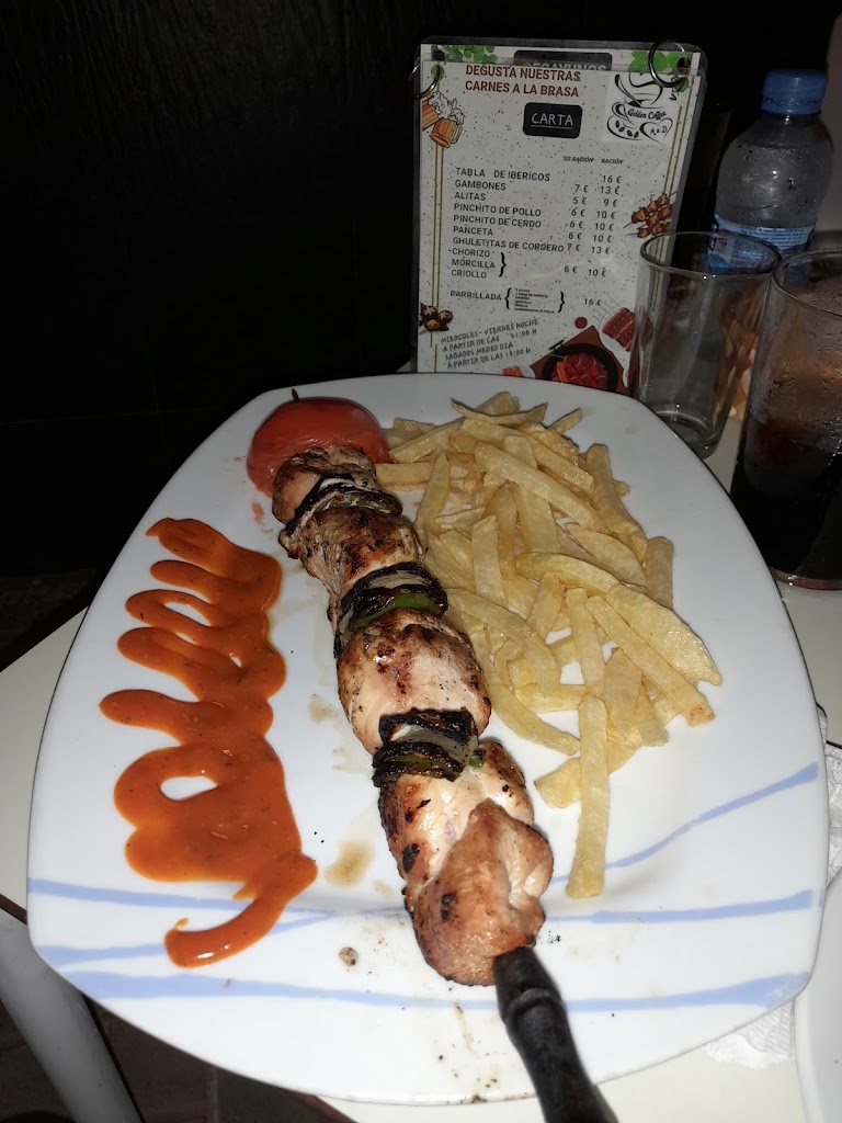 Bar Taperia Golden Coffee — Comida y bebida