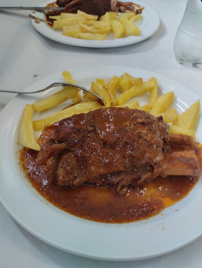 Restaurante Can Cuyas — Comida y bebida