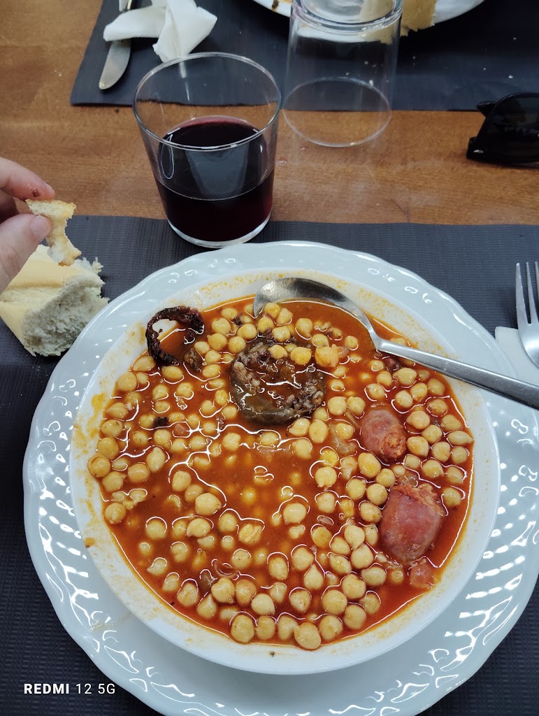 Bar Casa Luciano — Comida y bebida
